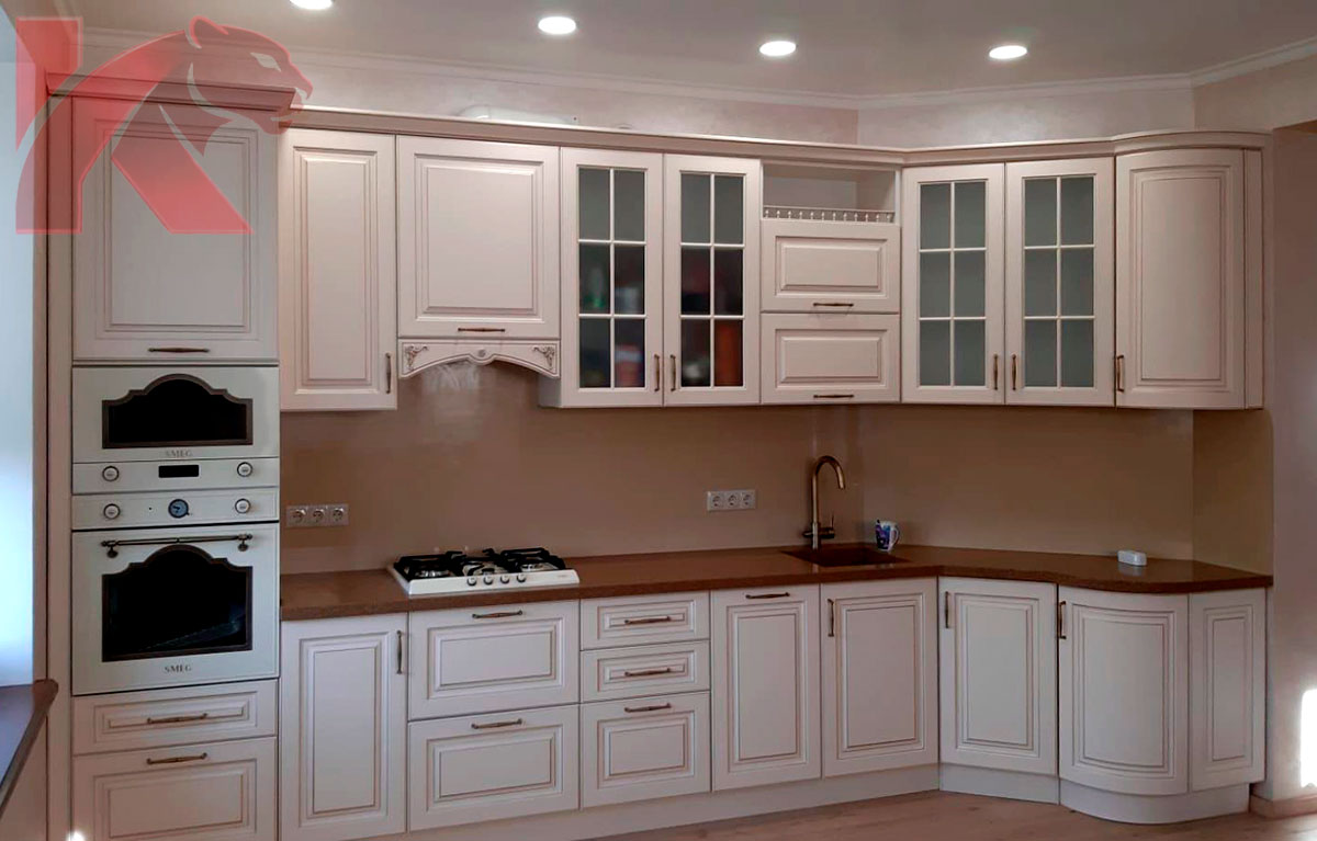 Современные кухни на заказ: минимализм, технологии и безупречная функциональность